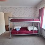 Stapelbed  ook apart te plaatsen .met matras en donsdeken ., Huis en Inrichting, Ophalen, Stapelbed