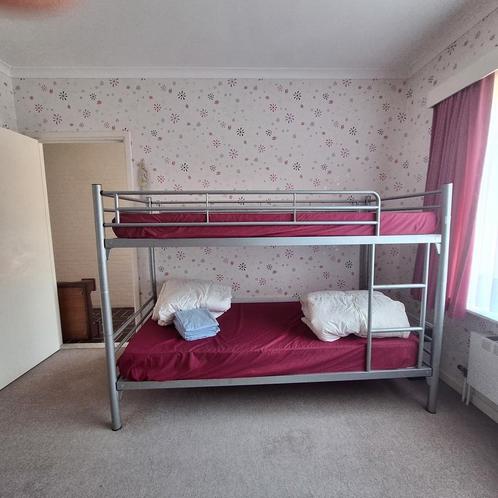 Stapelbed  ook apart te plaatsen .met matras en donsdeken ., Huis en Inrichting, Slaapkamer | Stapelbedden en Hoogslapers, Stapelbed