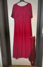 Vera Mont avondjurk met kant in kersenrood maat 48, Kleding | Dames, Gelegenheidskleding, Ophalen, Overige typen, Maat 46/48 (XL) of groter