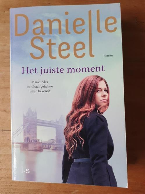 Boek ‘Het juiste moment´ van Danielle Steel, Boeken, Romans, Zo goed als nieuw, Amerika, Ophalen of Verzenden