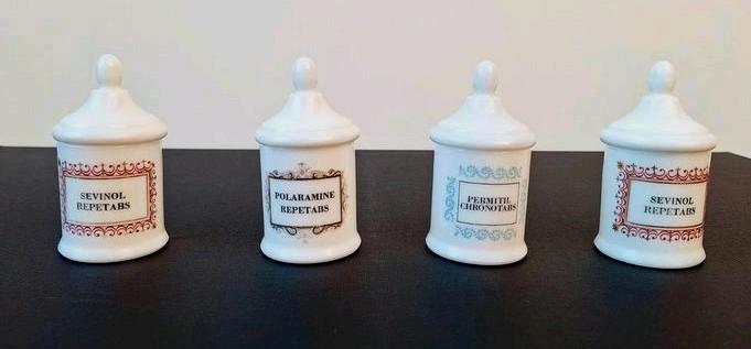 Vier vintage witte opaline apothekerpotjes, Antiek en Kunst, Curiosa en Brocante, Ophalen of Verzenden