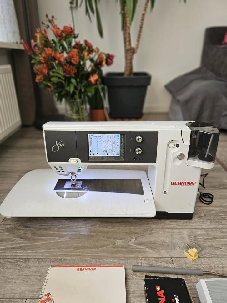 Bernina B820 QE Naaimachine Compleet, Hobby en Vrije tijd, Naaimachines en Toebehoren, Zo goed als nieuw, Naaimachine, Bernina