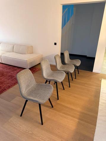 Chaises design très bon état beschikbaar voor biedingen