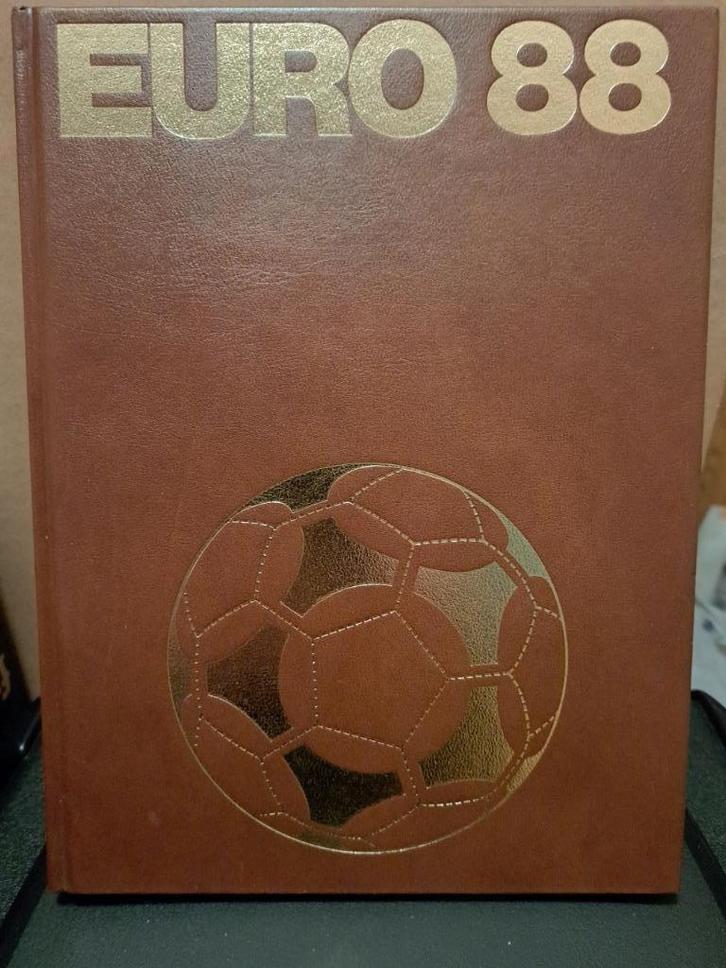 EURO 1988 - E.K. voetbal, Boeken, Sportboeken, Zo goed als nieuw, Balsport, Ophalen of Verzenden
