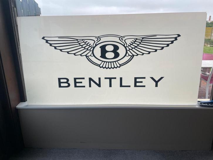 Bentley logo collectorsitem in plexi 2x1m, Auto diversen, Tuning en Styling, Ophalen
