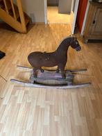 Ancien cheval à bascule en bois antique