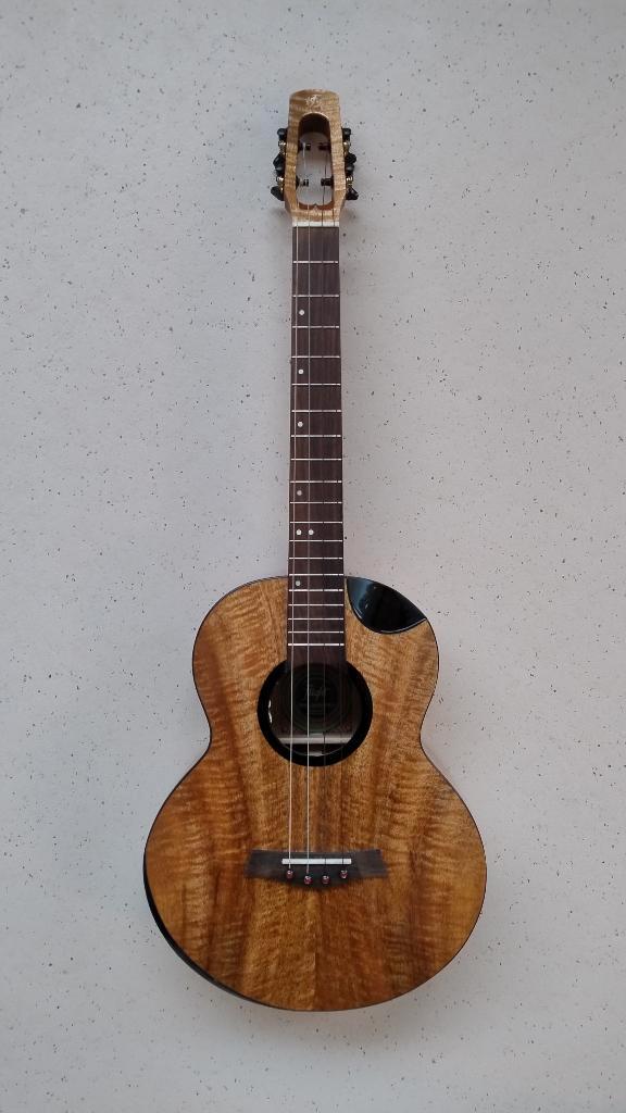 Ukulélé baryton Flight Fireball EQ-A, Musique & Instruments, Instruments à corde | Autre, Comme neuf, Ukulélé, Enlèvement ou Envoi