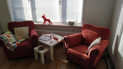 2 prachtige rode, charmante zeteltjes, Antiek en Kunst, Antiek | Meubels | Stoelen en Sofa's, Ophalen