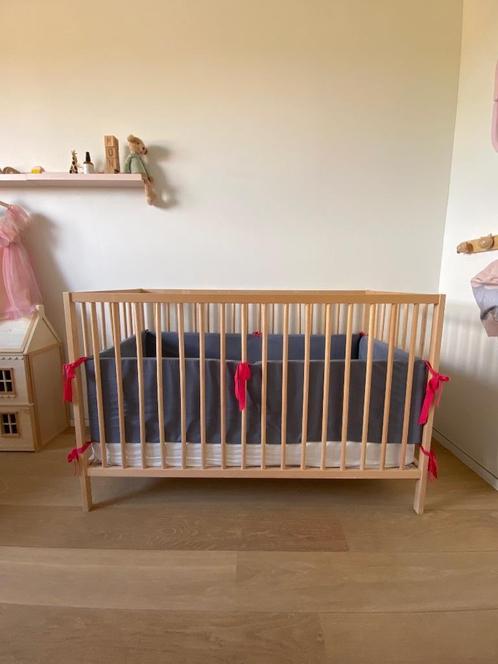 Ledikant Ikea, hout babybed SNIGLAR + toebehoren, Kinderen en Baby's, Babywiegjes en Ledikanten, Gebruikt, Ledikant, Ophalen