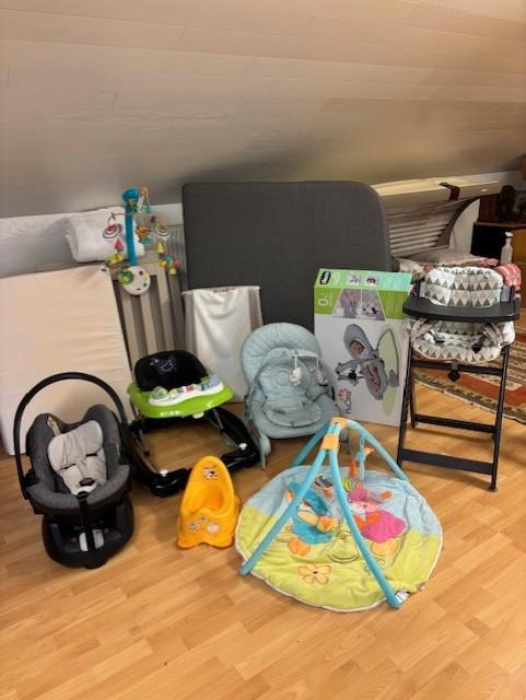 Babyuitzet als 1 koop, Kinderen en Baby's, Babywiegjes en Ledikanten, Zo goed als nieuw, Overige typen, Ophalen
