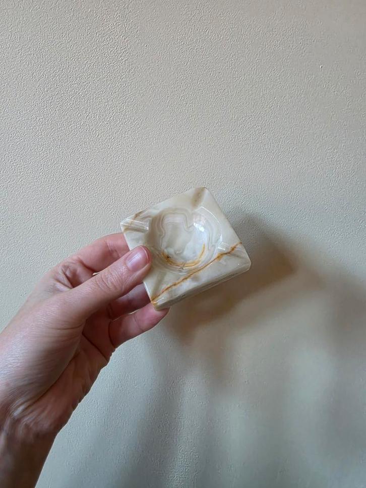 Marmeren asbak, Huis en Inrichting, Woonaccessoires | Schalen en Manden, Zo goed als nieuw, Schaal, Vierkant, Steen of Aardewerk