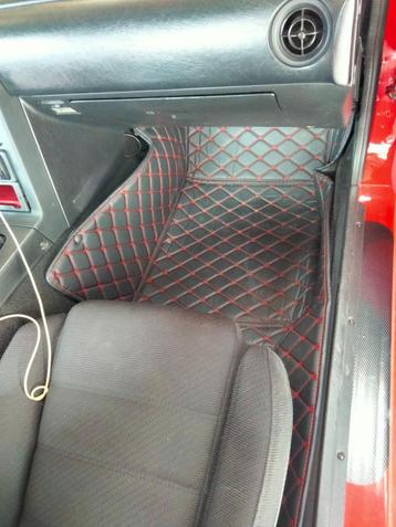 Ancestor 1990 MAZDA MX5 (2 ZWARTE VLOERMATTEN met rode stiks beschikbaar voor biedingen