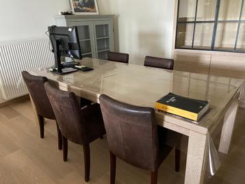 Vol eiken tafel voor gezellige maaltijden samen !  beschikbaar voor biedingen