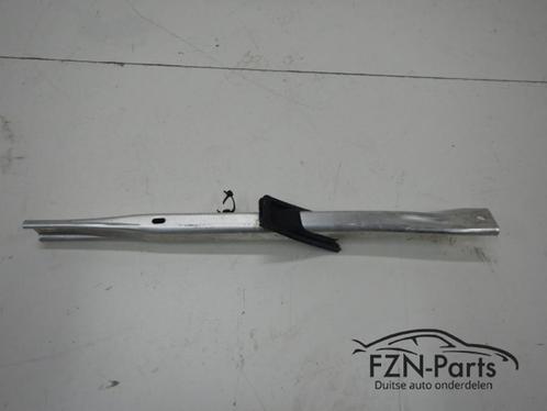 Audi A4 8W Bumperbalk Geleider Voorzijde Rechts 8W0805646B, Auto-onderdelen, Trekhaken