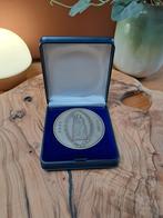Medaille K.U.Leuven, Postzegels en Munten, Penningen en Medailles, Ophalen of Verzenden, Overige materialen