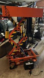 Diverse hoogwerkers – hydraulisch en elektrisch, Ophalen