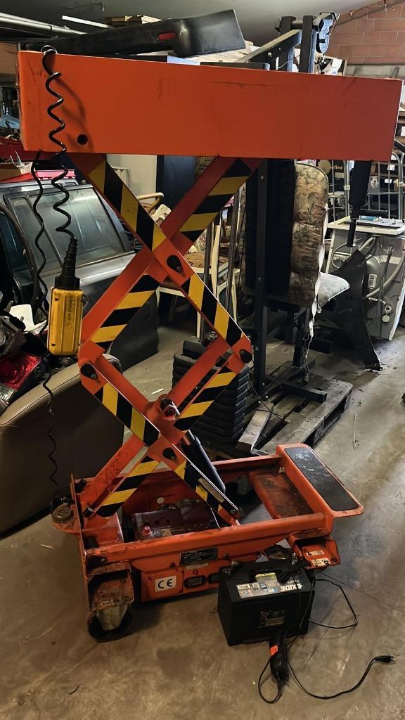 Diverse hoogwerkers – hydraulisch en elektrisch, Zakelijke goederen, Machines en Bouw | Liften, Steigers en Ladders, Ophalen