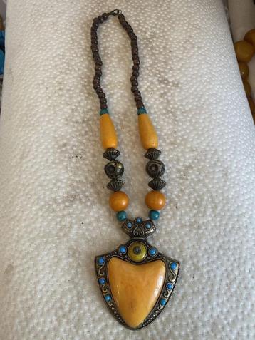 Tibetan Necklace with Yellow Stone Egg beschikbaar voor biedingen