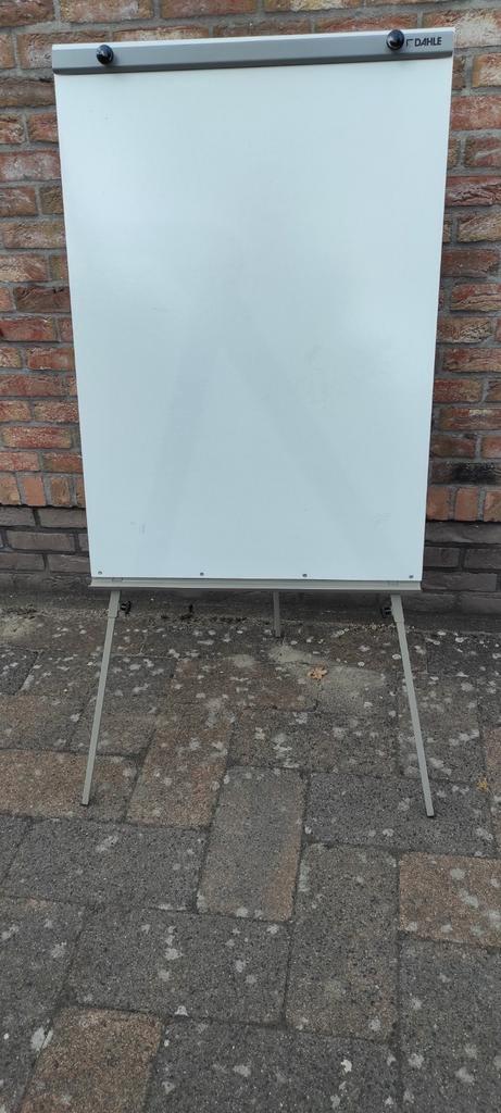 Flipover/ flipchart bord Dahle | 96010
Bord op driepoot/ sta, Huis en Inrichting, Woonaccessoires | Memoborden, Zo goed als nieuw