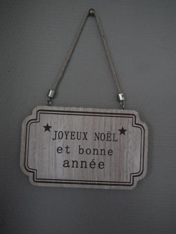 Houten plaquette (Vrolijk kerstfeest en gelukkig nieuwjaar) beschikbaar voor biedingen