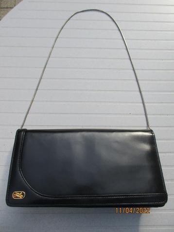 dameshandtassen beschikbaar voor biedingen