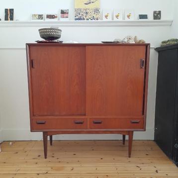 Vintage kast beschikbaar voor biedingen