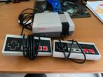 Nes mini, Games en Spelcomputers, Ophalen of Verzenden, Gebruikt, Met 2 controllers, Met games