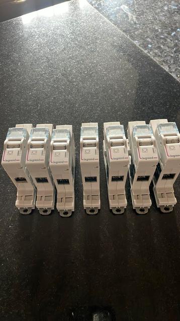 Legrand utp 6 din rail beschikbaar voor biedingen