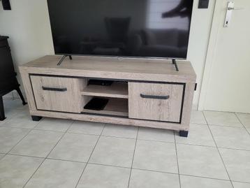 Tv meubel beschikbaar voor biedingen