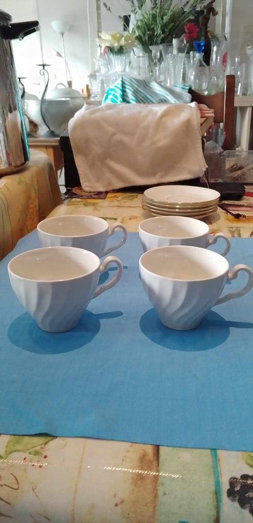 kopjes 4 stuks made in England keramiek, Huis en Inrichting, Keuken | Servies, Zo goed als nieuw, Kop(pen) en/of Schotel(s), Overige stijlen