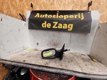 Buitenspiegel links van een Renault Clio beschikbaar voor biedingen
