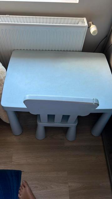 Tafel en stoel ikea beschikbaar voor biedingen