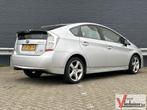 Toyota Prius 1.8 Dynamic | Climate | Cruise | Navi | Camera, Auto's, Automaat, Bedrijf, Berline, Grijs