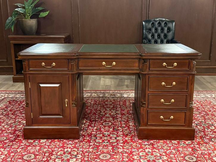 Klassiek Engels bureau #565, Huis en Inrichting, Bureaus, Zo goed als nieuw, Bureau, Ophalen of Verzenden