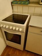 elektrisch fornuis + oven, Elektronische apparatuur, Elektrisch, 4 kookzones, Tussenbouw, Zo goed als nieuw