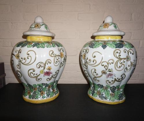 une paire de vases chinois de 45 cm de haut, Antiquités & Art, Curiosités & Brocante, Enlèvement ou Envoi