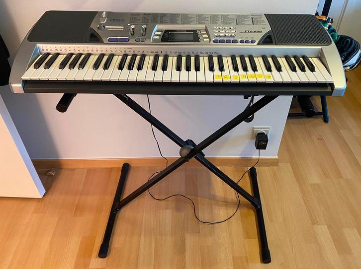 clavier électronique Casio CTK-496, Muziek en Instrumenten, Keyboards, Gebruikt, 61 toetsen, Casio, Met standaard, Midi-aansluiting