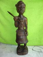 Belgisch Congo houten beeld van inheemse krijger,  45 cm, Envoi