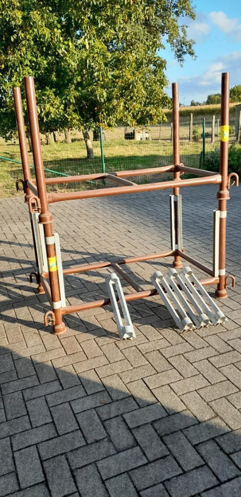 9x gelijke degelijk metalen stapelrack rekken rack, Zakelijke goederen, Kantoor en Winkelinrichting | Magazijn, Stelling en Opslag