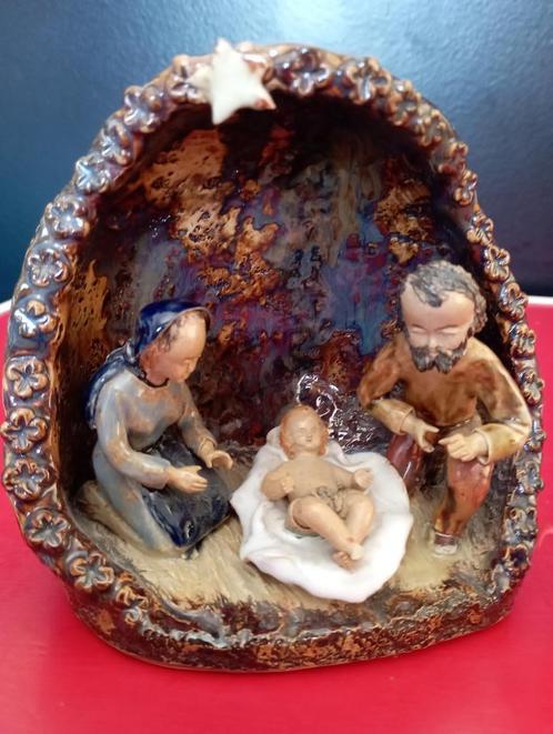 560) Delfim Manuel ( 1986) Kindje Jezus in kerststal, Antiek en Kunst, Kunst | Beelden en Houtsnijwerken, Ophalen of Verzenden