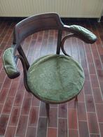 Houten stoel met groene bekleding, Ophalen