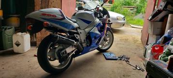 Gsxr srad 1998 , 600 cc, staat klaar in de garage. beschikbaar voor biedingen