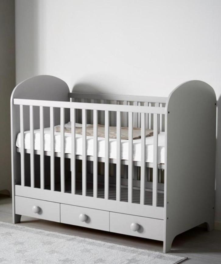 IKEA GONATT grijs babybed, Kinderen en Baby's, Kinderkamer | Bedden, Gebruikt, Minder dan 140 cm, Minder dan 70 cm, Matras, Ophalen