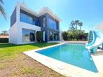 Vrijstaande villa met zwembad exclusiev/de zee inTorrevieja, Torrevieja, 250 m², Spanje, Woonhuis