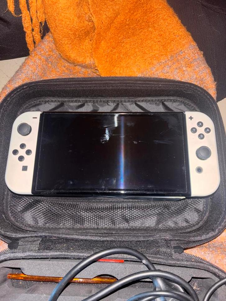 Nintendo switch oled, Games en Spelcomputers, Spelcomputers | Nintendo Switch, Zo goed als nieuw, Switch OLED, Met 3 controllers of meer