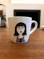 Beker in porselein met illustratie van helen b, Huis en Inrichting, Keuken | Servies, Ophalen, Gebruikt, Porselein, Kop(pen) en/of Schotel(s)