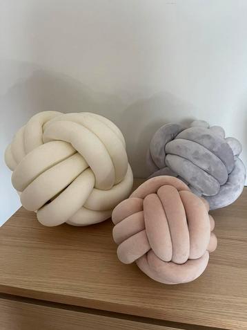 3 sphères modernes - coussins à nouer ensemble 19€ !