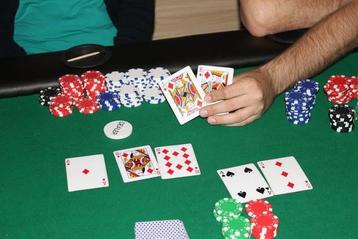 Pokertafel beschikbaar voor biedingen