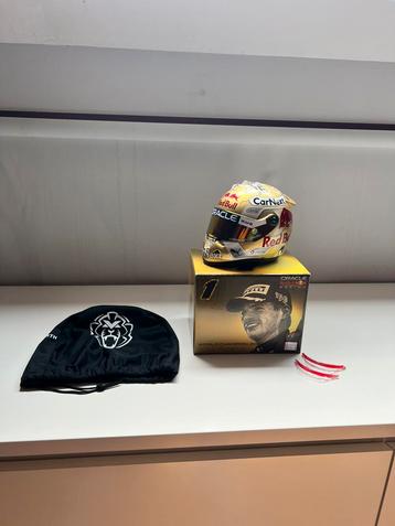 Max Verstappen 1:2 World Champion Helmet 2022 | NIEUWSTAAT beschikbaar voor biedingen