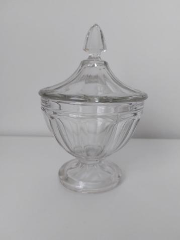 Bonbonnière en verre beschikbaar voor biedingen